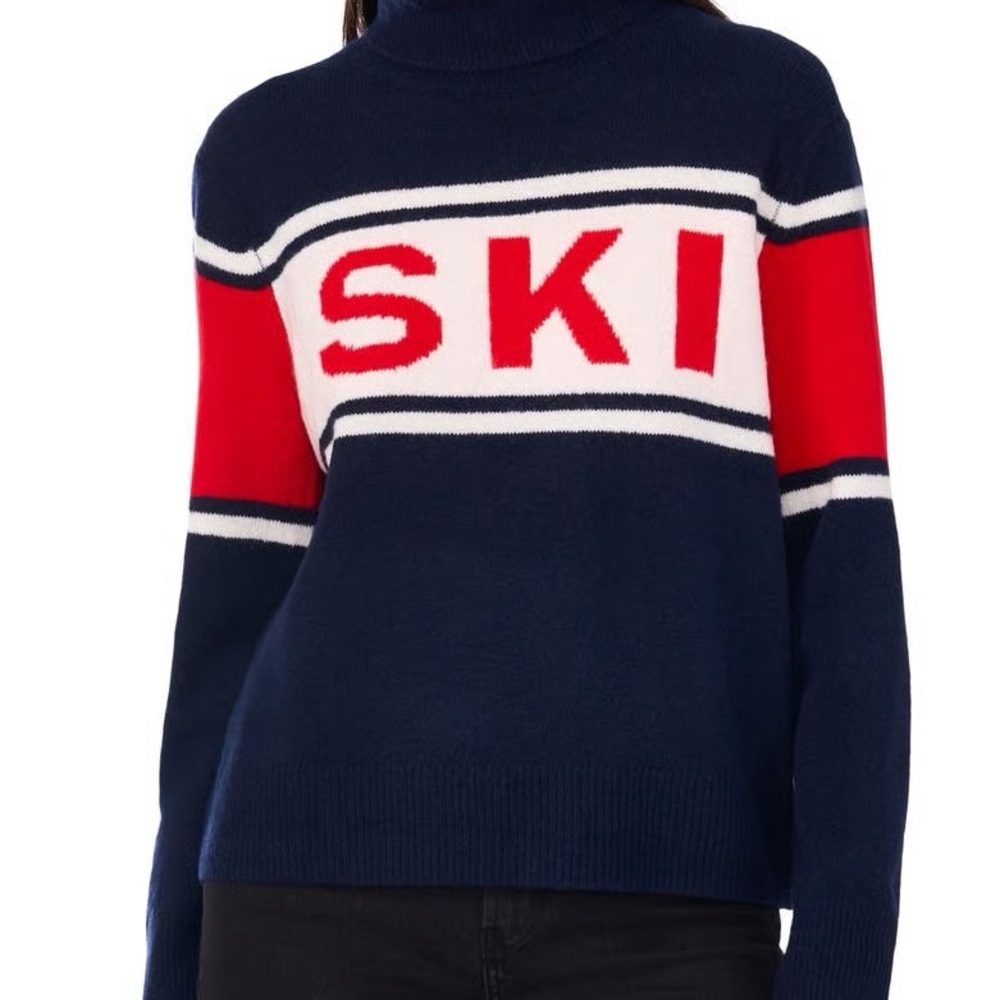 BNWT Halogen soft, warm, loose-fit turtleneck aprés SKI sweater, size small.